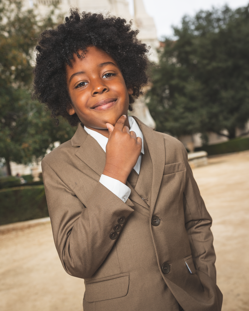 How to Choose the Perfect Suit for Your Child’s Special Occasion